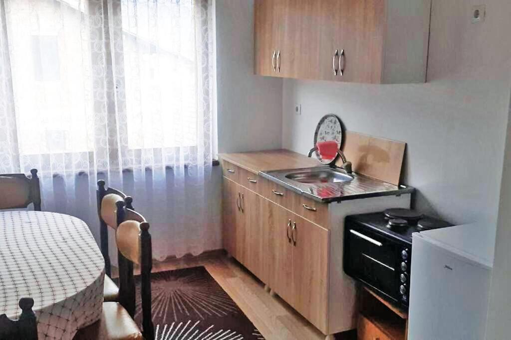 Lovely 1 Bedroom Within Walking Distance, Views Peje Exterior photo